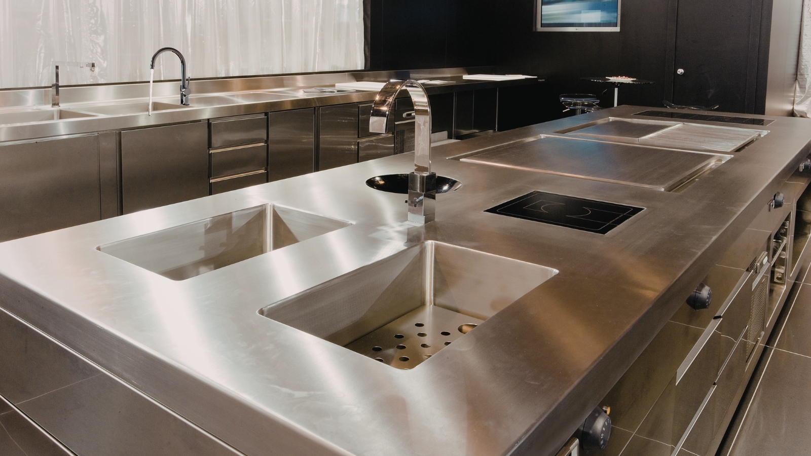 Why Your Commercial Stainless Steel Sink Is Quietly Killing Your Table Turn Rate