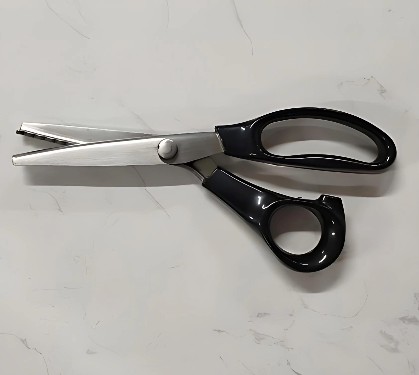 Kitchen Knock 042121 Scissors Zig Zag - Black Handle - 235mm - 9.2"