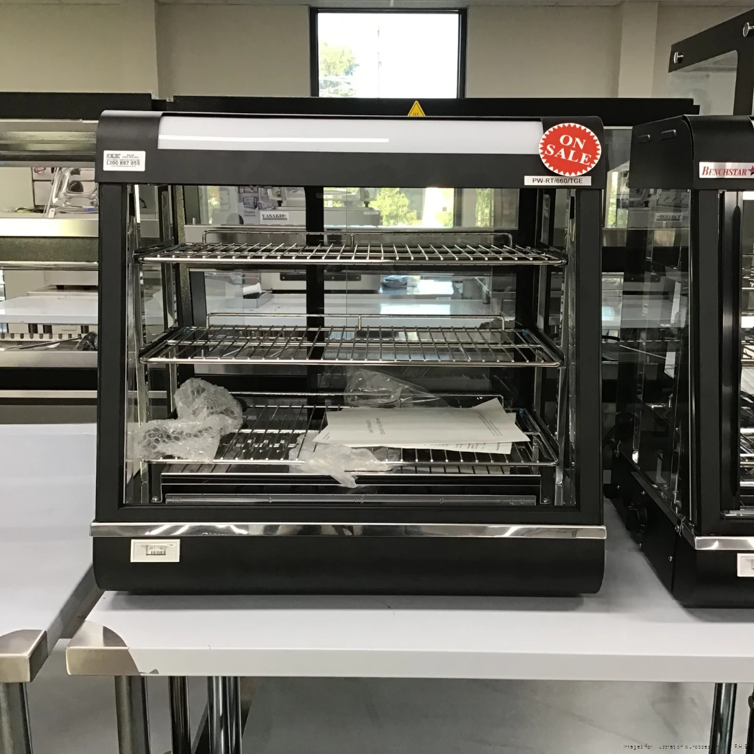 Ex-Showroom: Benchstar Pie Warmer & Hot Food Display - PW-RT/660/TGE-VIC1062