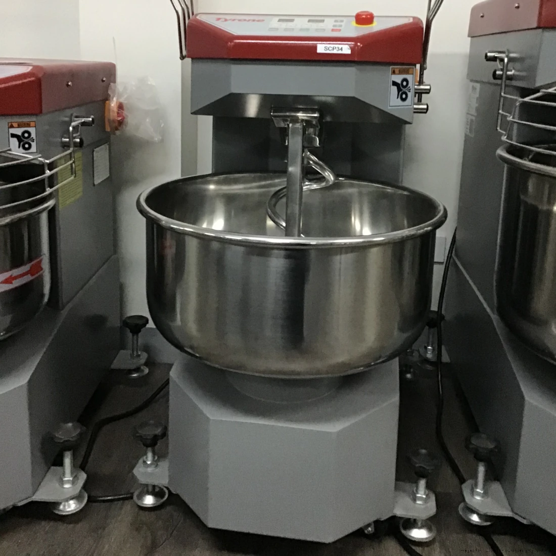 Ex-Showroom: Tyrone Fixed Head Heavy Duty 34L Spiral Mixer - SCP34-VIC1068